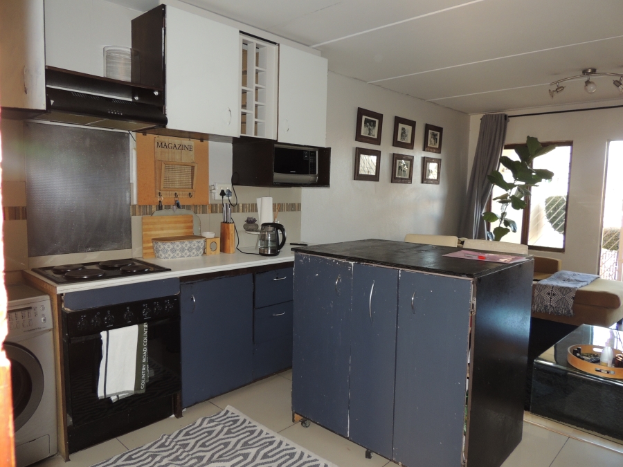2 Bedroom Property for Sale in Mondeor Gauteng