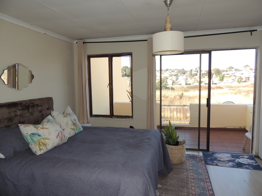 2 Bedroom Property for Sale in Mondeor Gauteng