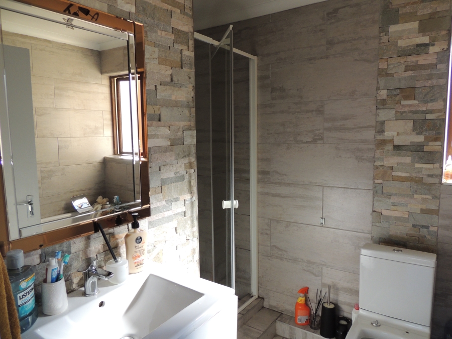 2 Bedroom Property for Sale in Mondeor Gauteng