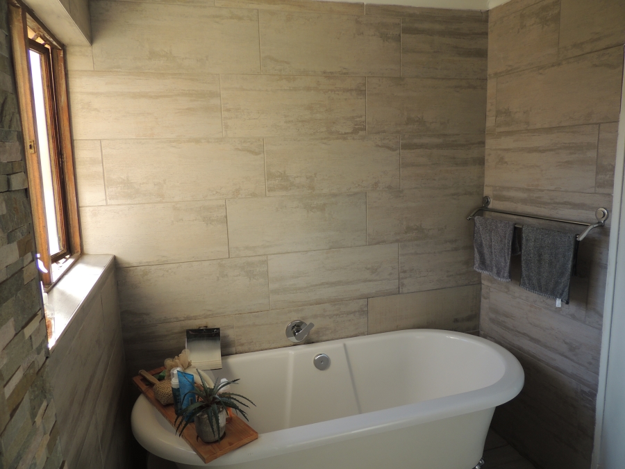 2 Bedroom Property for Sale in Mondeor Gauteng