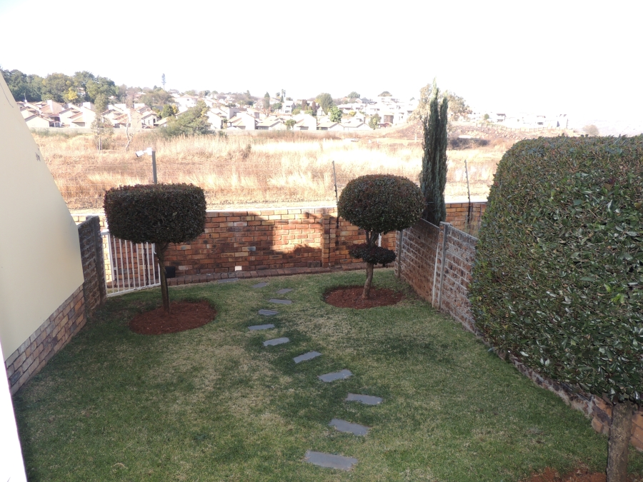 2 Bedroom Property for Sale in Mondeor Gauteng