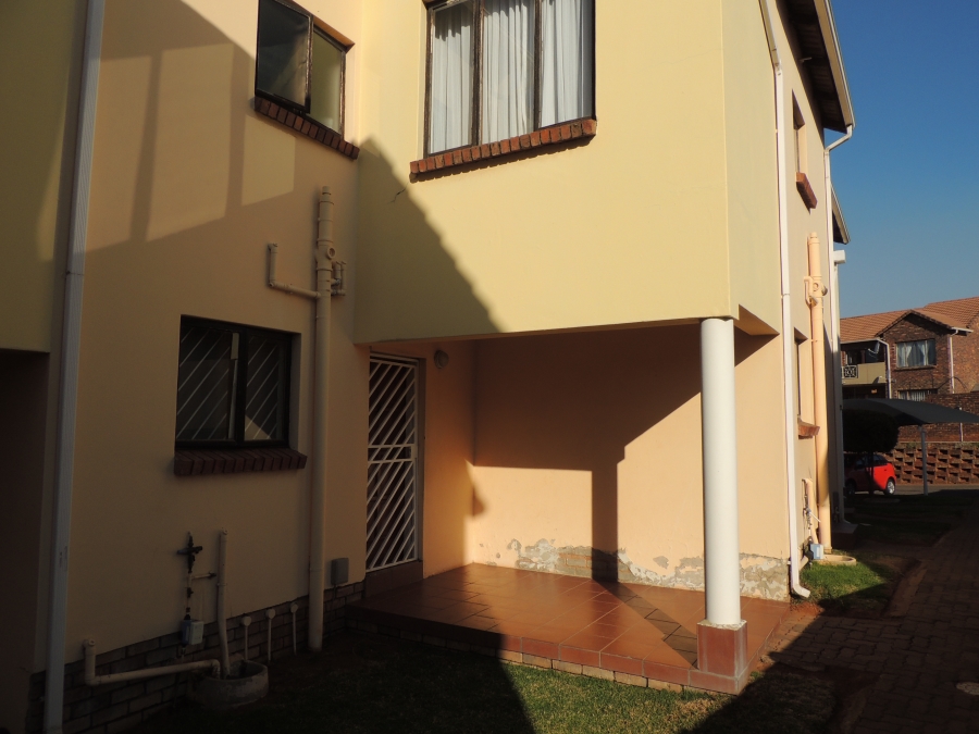 2 Bedroom Property for Sale in Mondeor Gauteng