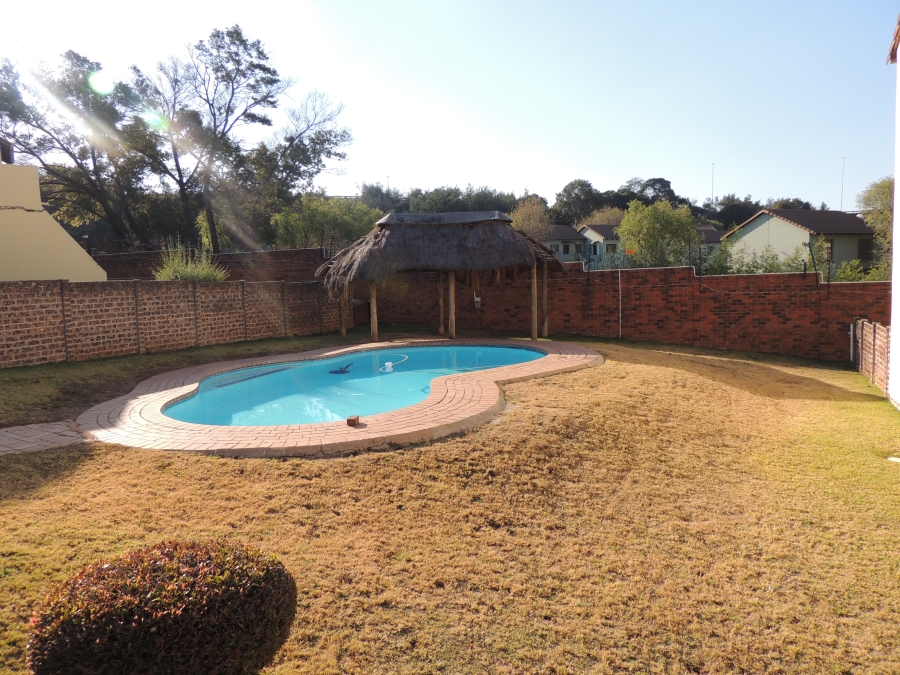 2 Bedroom Property for Sale in Mondeor Gauteng