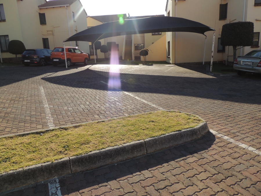 2 Bedroom Property for Sale in Mondeor Gauteng