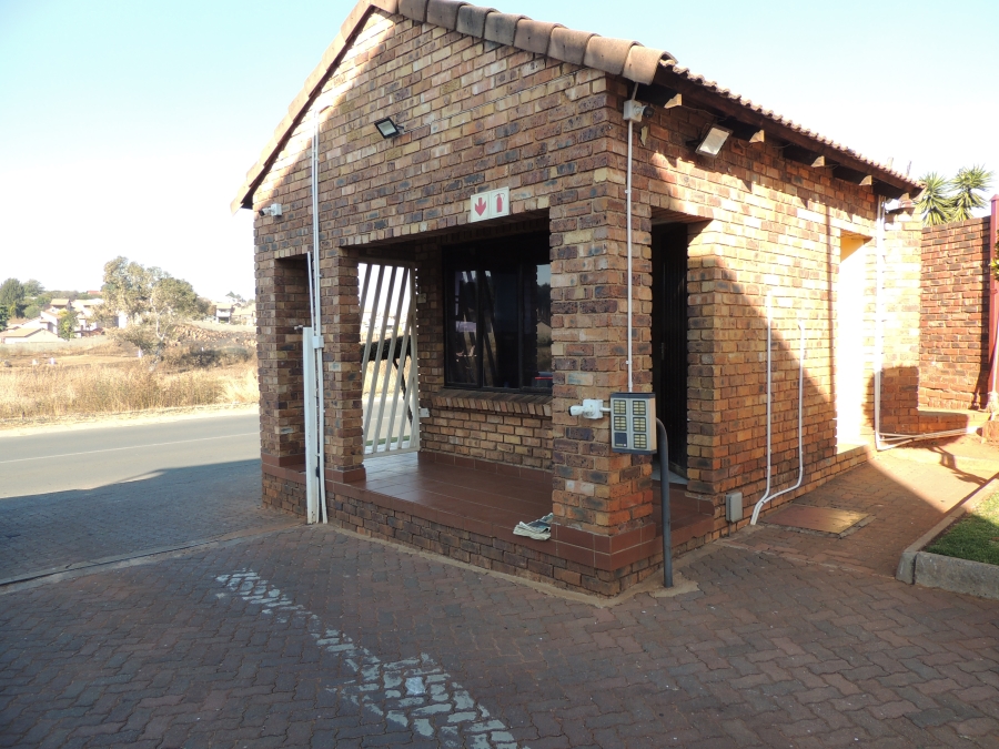 2 Bedroom Property for Sale in Mondeor Gauteng