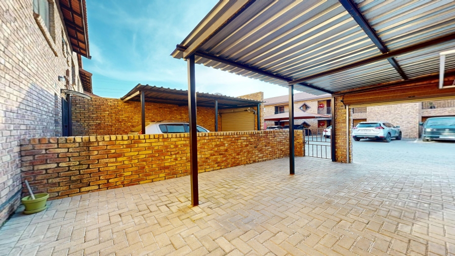 2 Bedroom Property for Sale in Crystal Park Gauteng