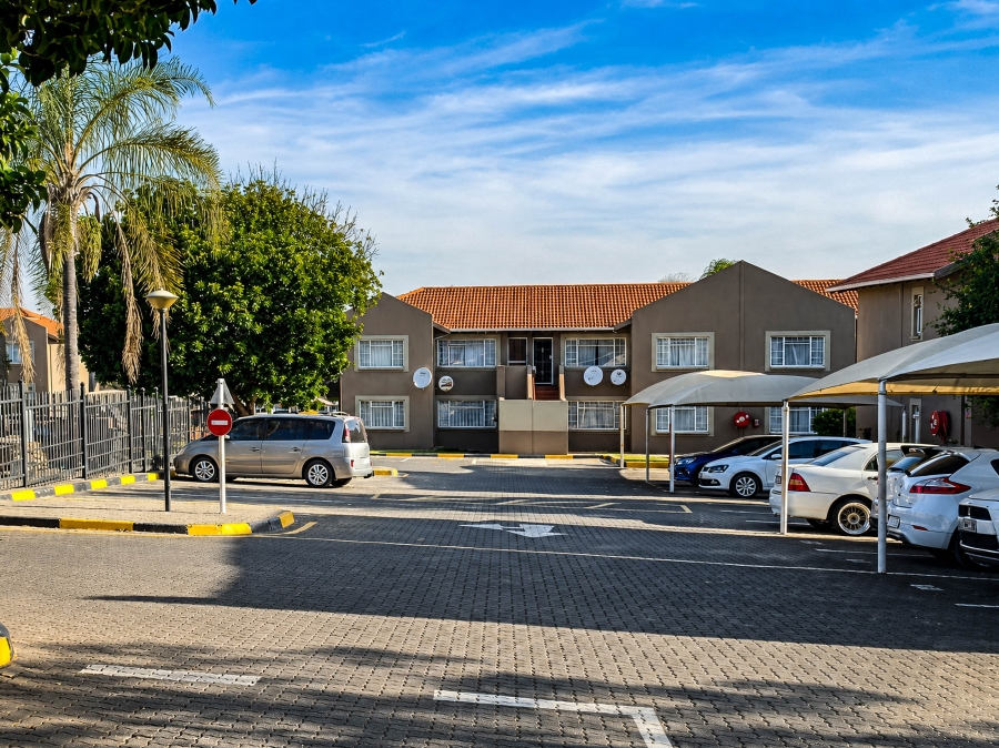 3 Bedroom Property for Sale in Die Hoewes Gauteng