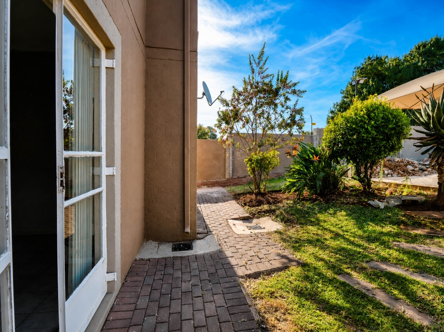3 Bedroom Property for Sale in Die Hoewes Gauteng
