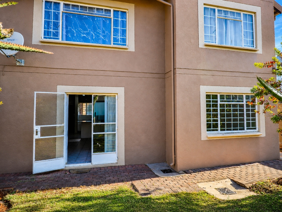 3 Bedroom Property for Sale in Die Hoewes Gauteng