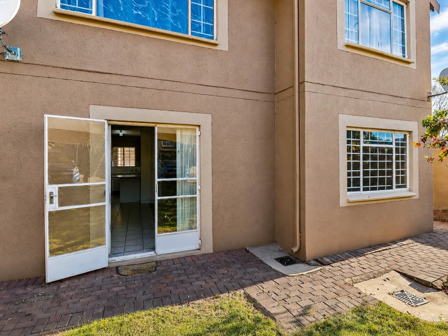 3 Bedroom Property for Sale in Die Hoewes Gauteng