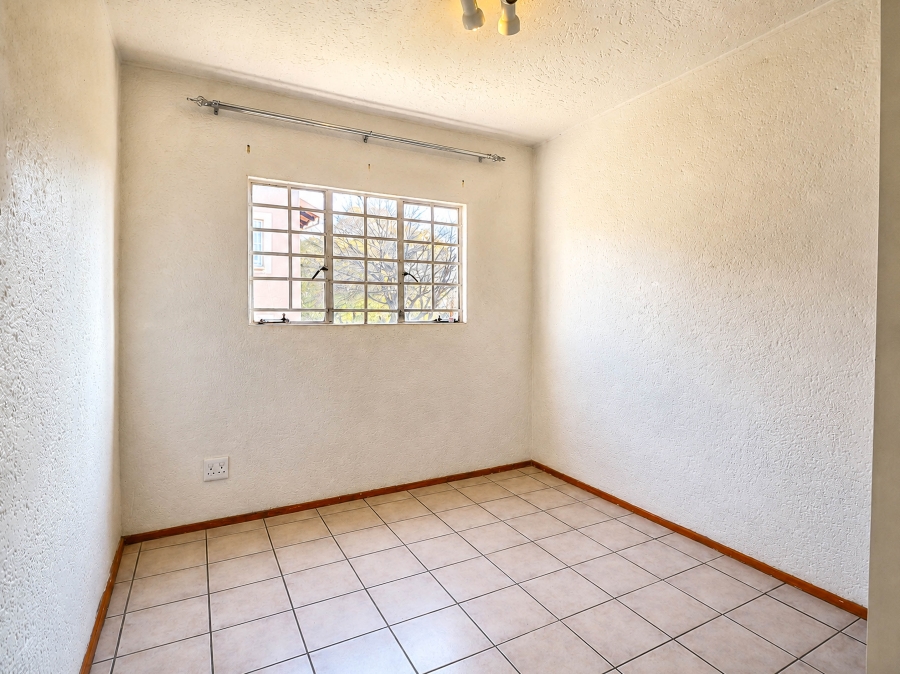 3 Bedroom Property for Sale in Die Hoewes Gauteng