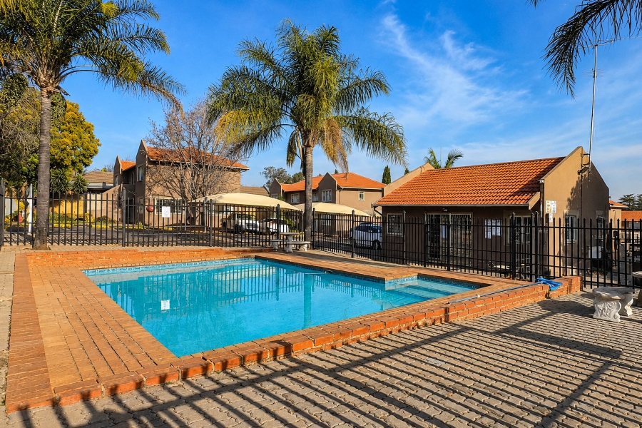 3 Bedroom Property for Sale in Die Hoewes Gauteng
