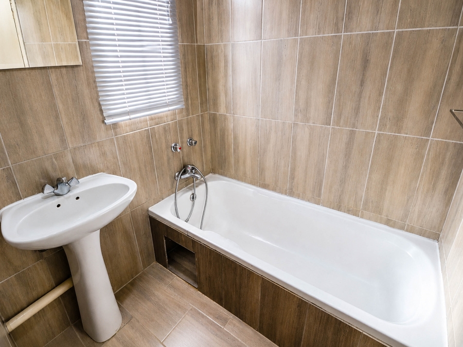 3 Bedroom Property for Sale in Die Hoewes Gauteng