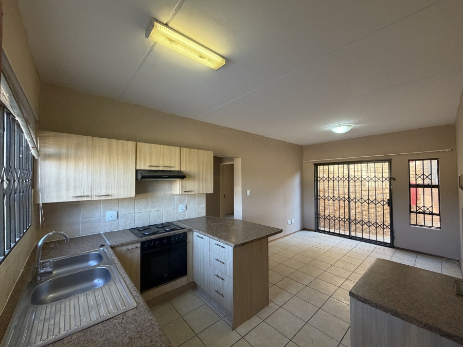 To Let 2 Bedroom Property for Rent in Noordheuwel Gauteng