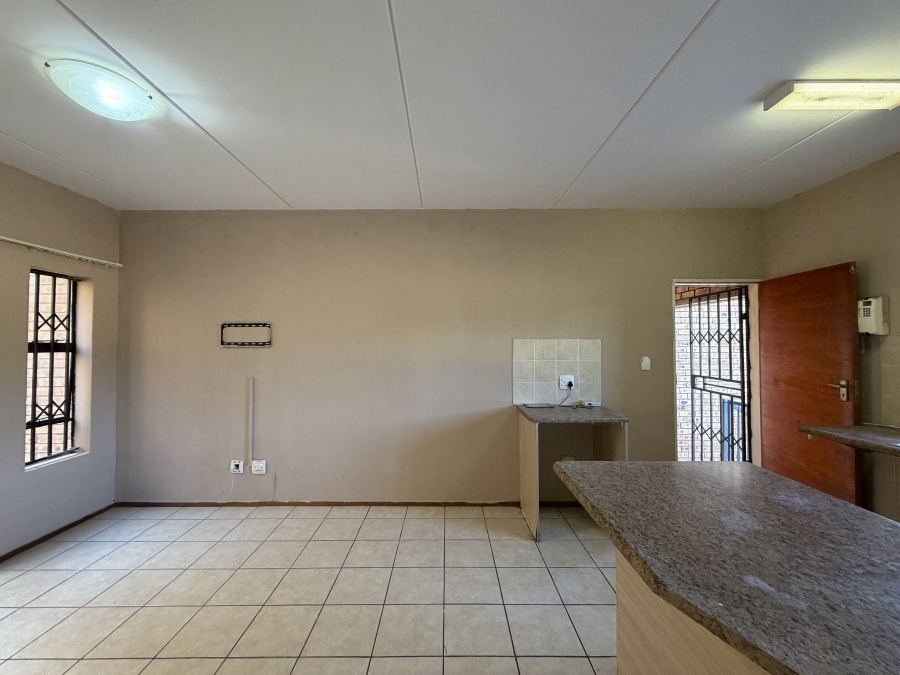 To Let 2 Bedroom Property for Rent in Noordheuwel Gauteng