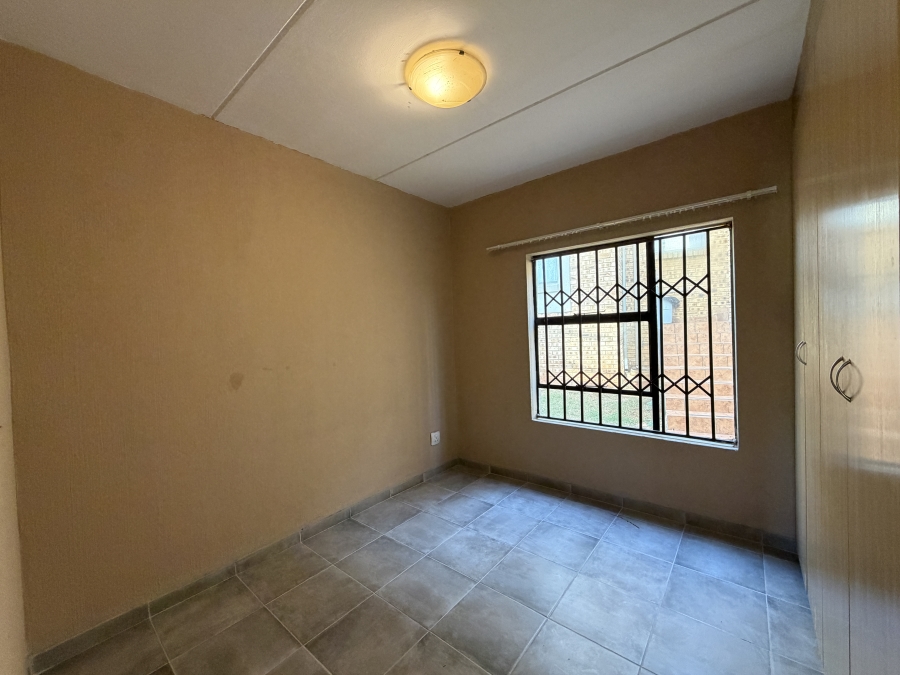 To Let 2 Bedroom Property for Rent in Noordheuwel Gauteng