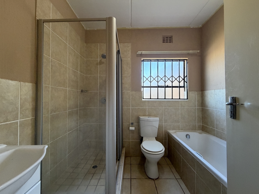 To Let 2 Bedroom Property for Rent in Noordheuwel Gauteng