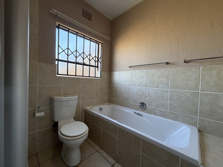 To Let 2 Bedroom Property for Rent in Noordheuwel Gauteng