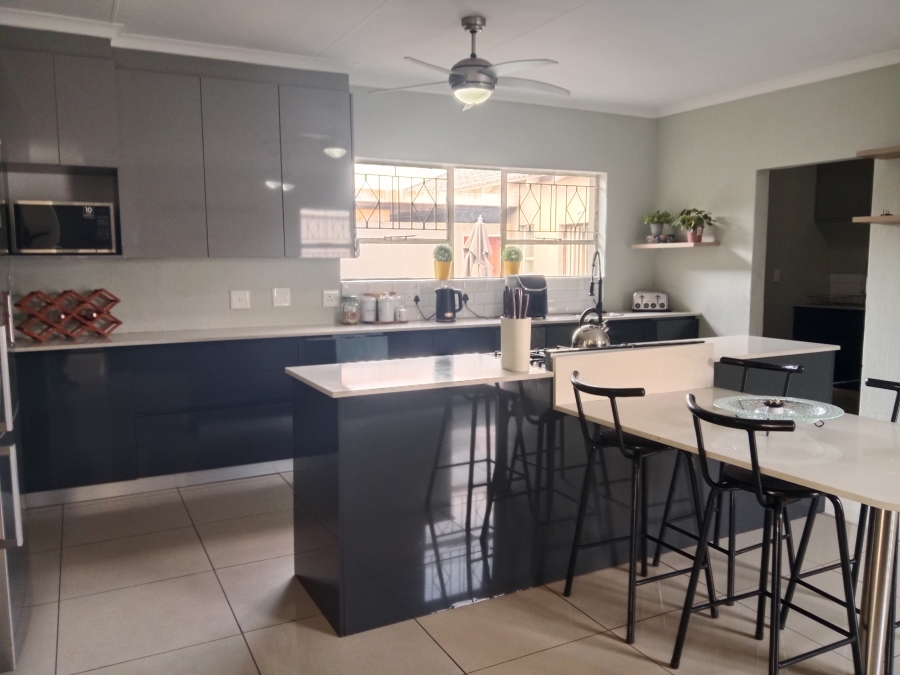 4 Bedroom Property for Sale in Verwoerdpark Gauteng