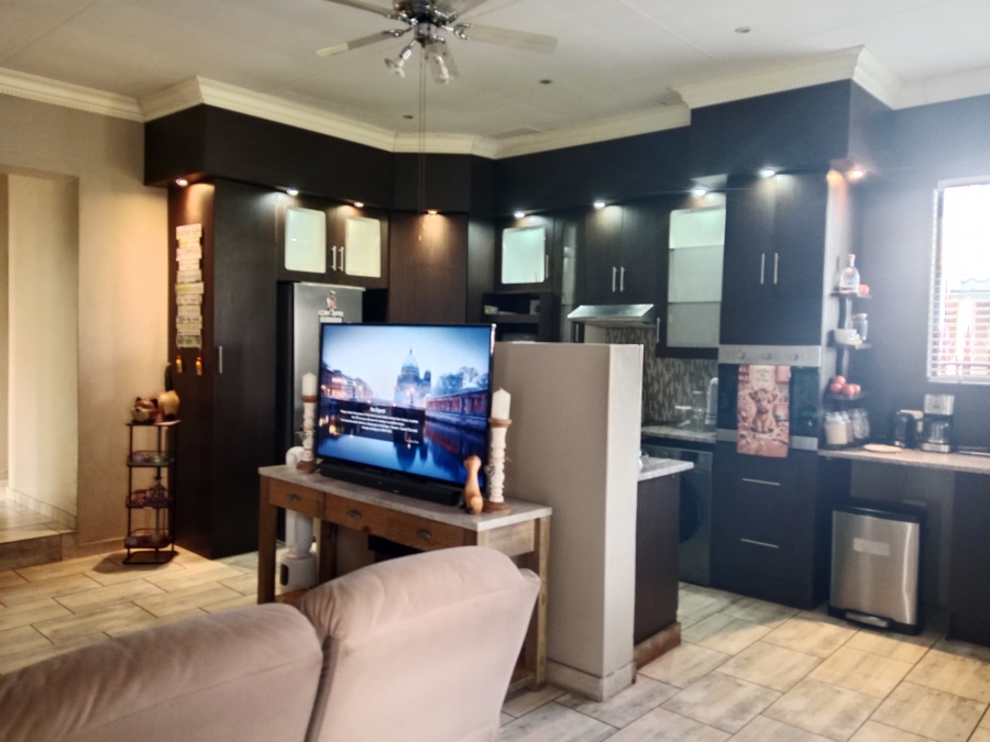 4 Bedroom Property for Sale in Verwoerdpark Gauteng