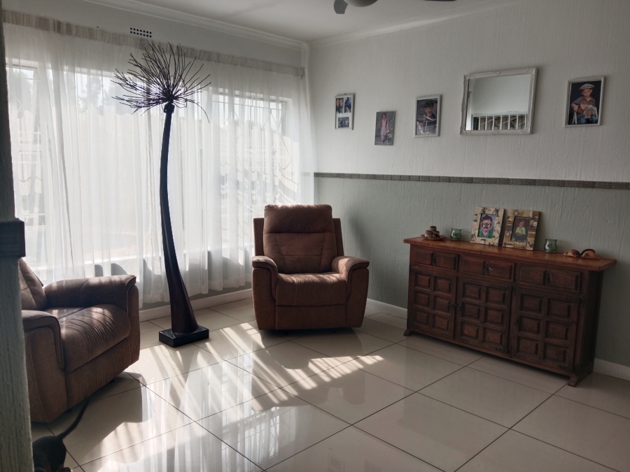 4 Bedroom Property for Sale in Verwoerdpark Gauteng