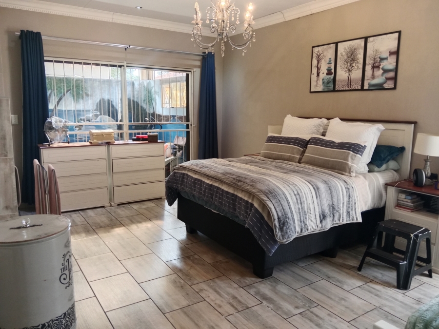 4 Bedroom Property for Sale in Verwoerdpark Gauteng