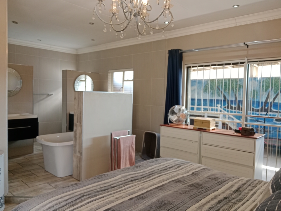 4 Bedroom Property for Sale in Verwoerdpark Gauteng