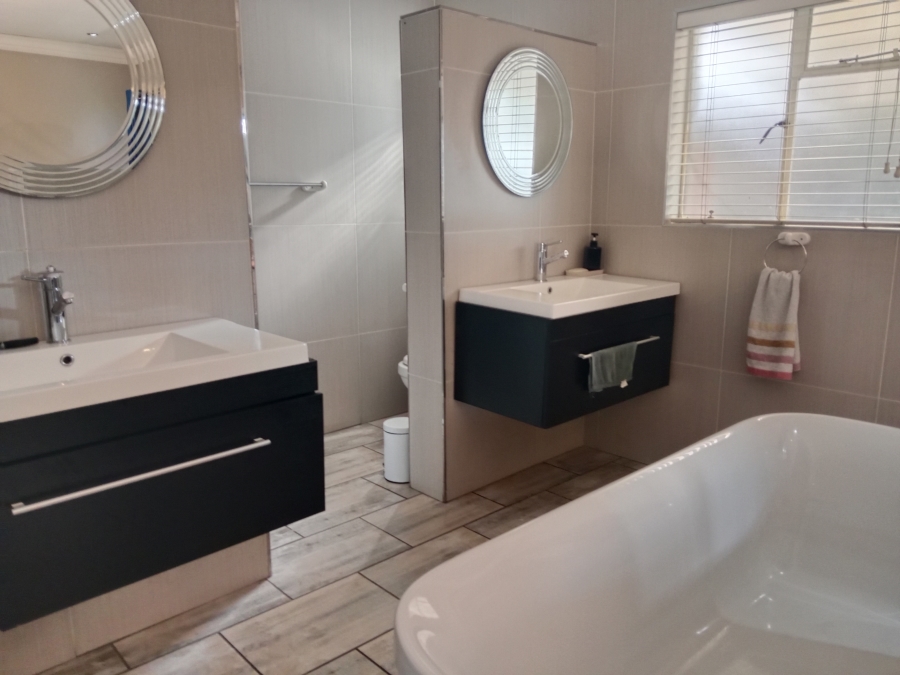 4 Bedroom Property for Sale in Verwoerdpark Gauteng