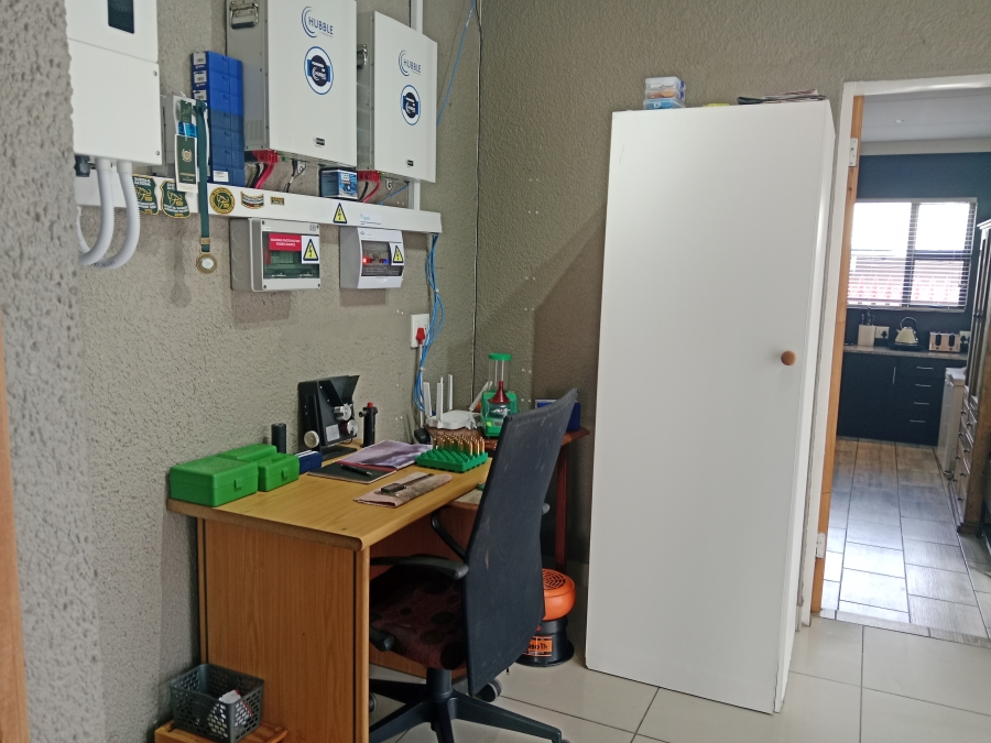 4 Bedroom Property for Sale in Verwoerdpark Gauteng