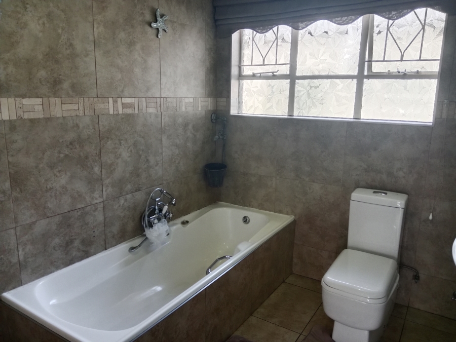 4 Bedroom Property for Sale in Verwoerdpark Gauteng