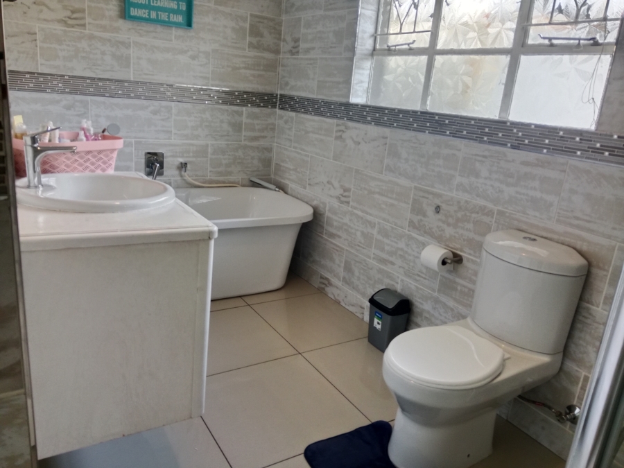 4 Bedroom Property for Sale in Verwoerdpark Gauteng