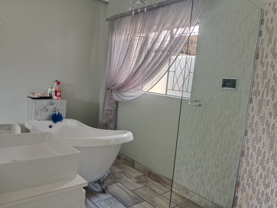 4 Bedroom Property for Sale in Verwoerdpark Gauteng