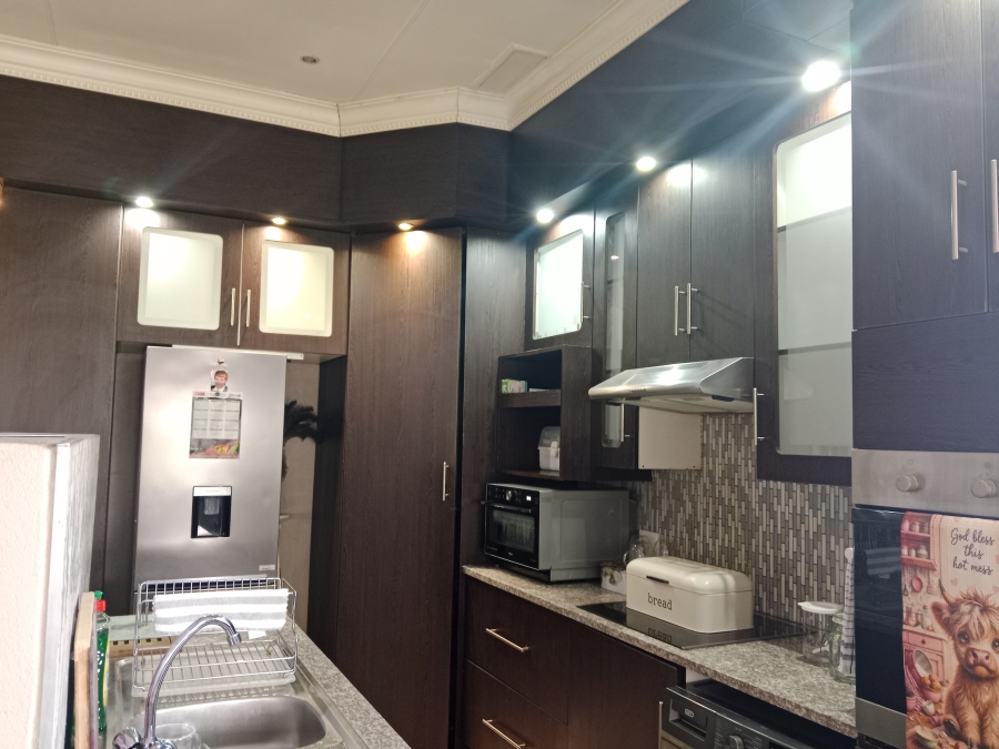 4 Bedroom Property for Sale in Verwoerdpark Gauteng