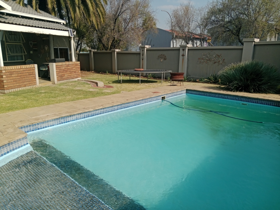 4 Bedroom Property for Sale in Verwoerdpark Gauteng