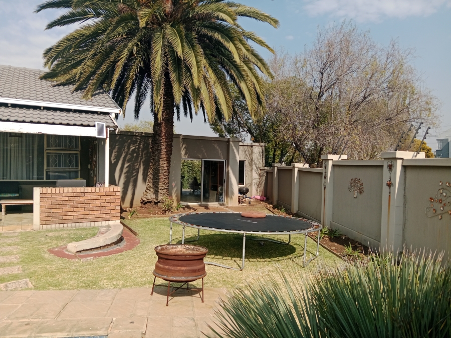 4 Bedroom Property for Sale in Verwoerdpark Gauteng