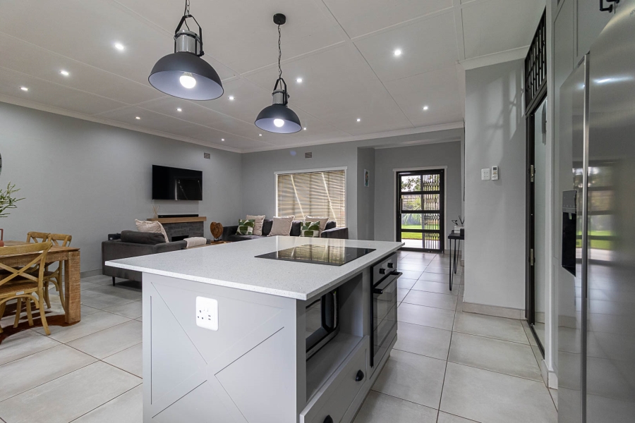 5 Bedroom Property for Sale in Three Rivers Gauteng