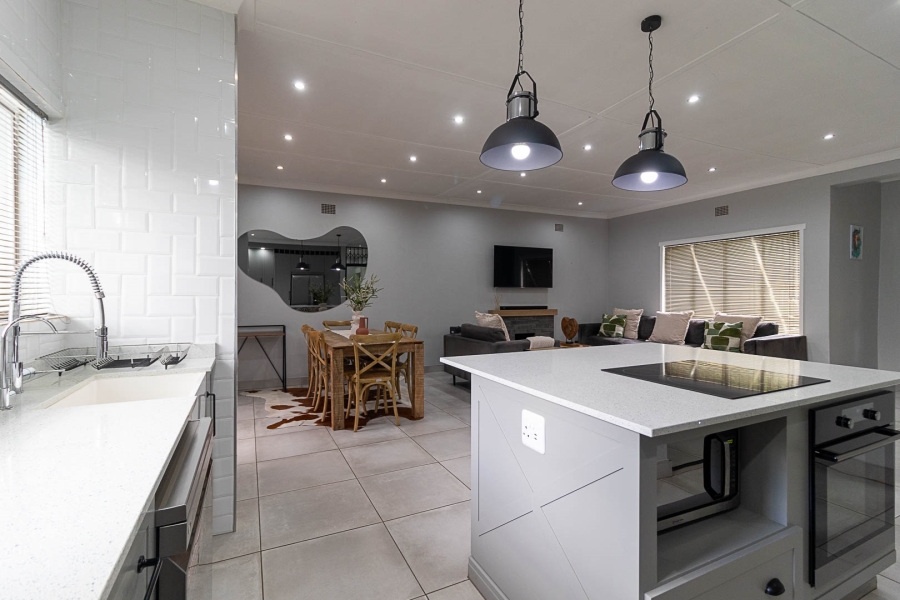 5 Bedroom Property for Sale in Three Rivers Gauteng