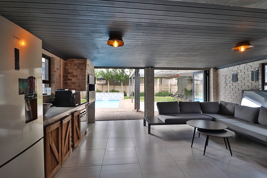 5 Bedroom Property for Sale in Three Rivers Gauteng