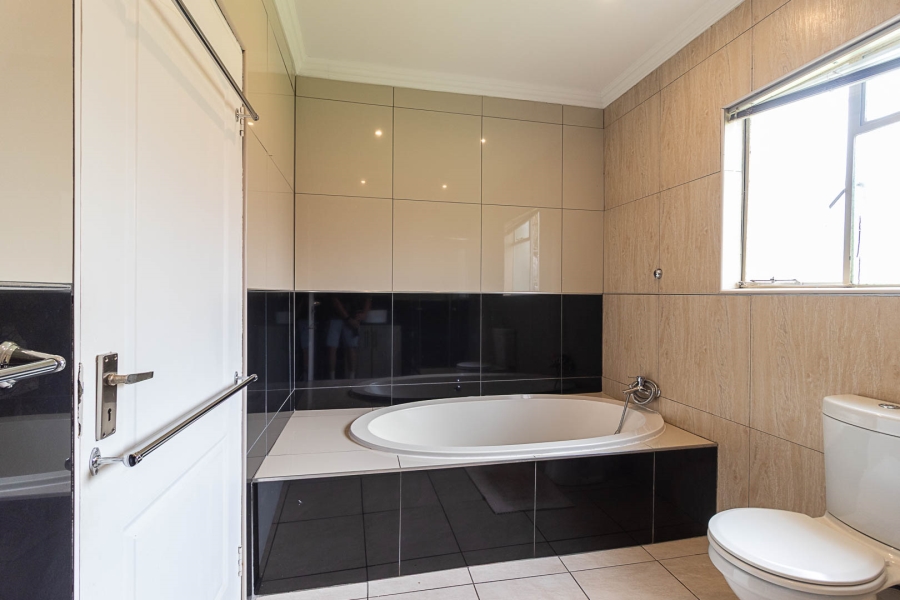 5 Bedroom Property for Sale in Three Rivers Gauteng