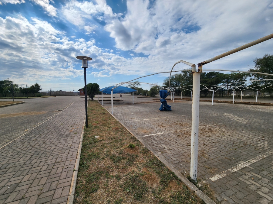 To Let Commercial Property for Rent in Rosslyn Gauteng