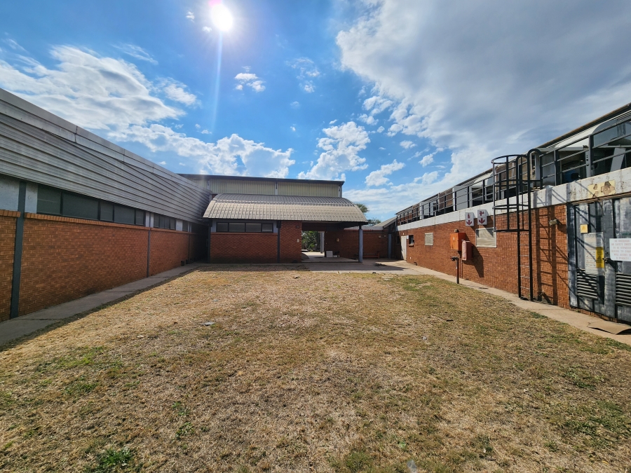 To Let Commercial Property for Rent in Rosslyn Gauteng