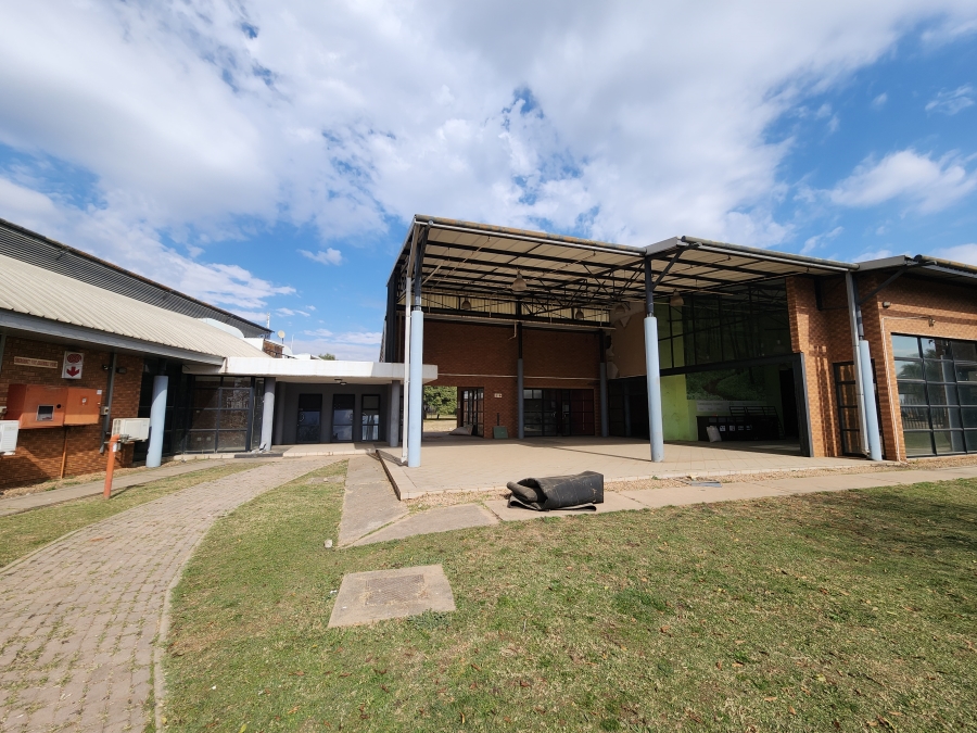 To Let Commercial Property for Rent in Rosslyn Gauteng