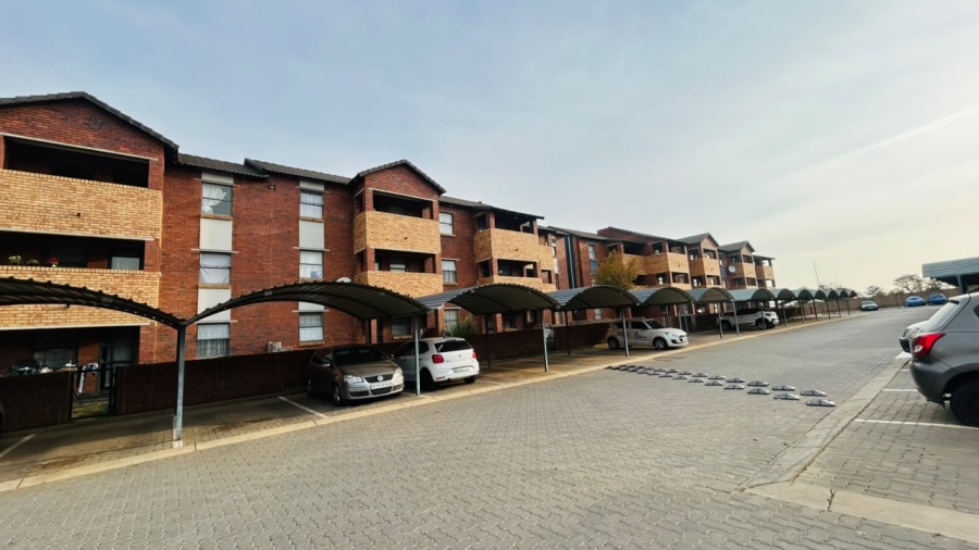 2 Bedroom Property for Sale in Olifantsvlei Gauteng