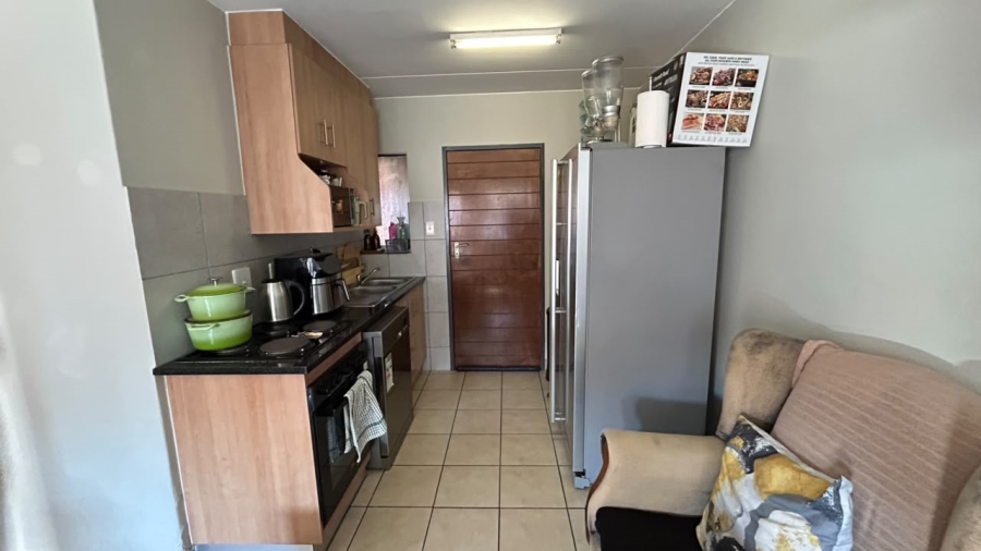 2 Bedroom Property for Sale in Olifantsvlei Gauteng