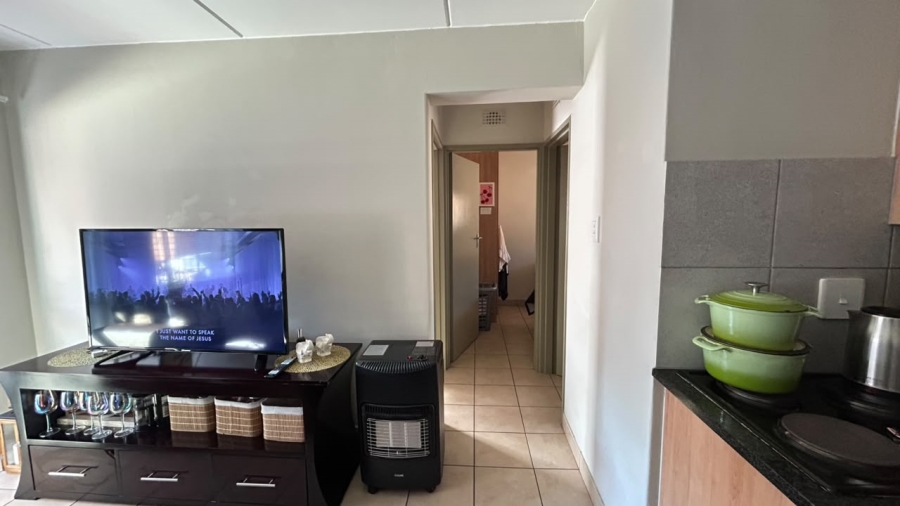 2 Bedroom Property for Sale in Olifantsvlei Gauteng