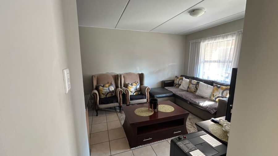 2 Bedroom Property for Sale in Olifantsvlei Gauteng