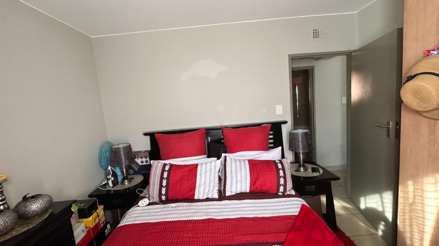 2 Bedroom Property for Sale in Olifantsvlei Gauteng