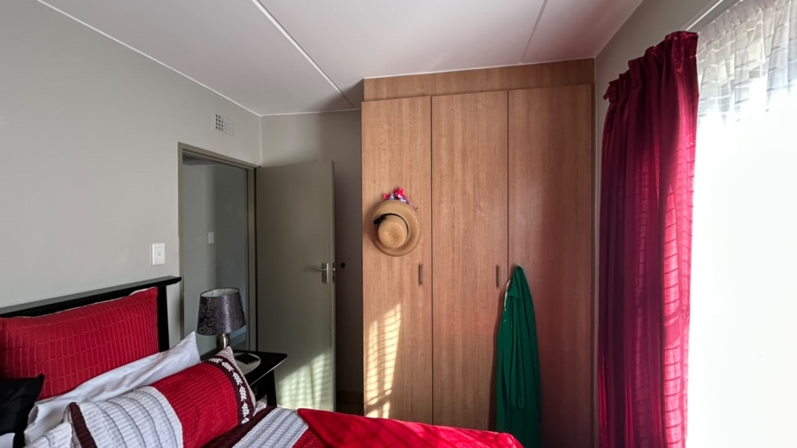 2 Bedroom Property for Sale in Olifantsvlei Gauteng