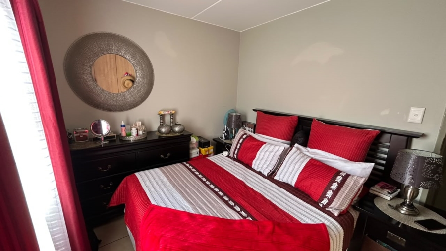 2 Bedroom Property for Sale in Olifantsvlei Gauteng