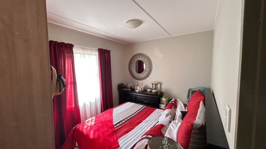 2 Bedroom Property for Sale in Olifantsvlei Gauteng